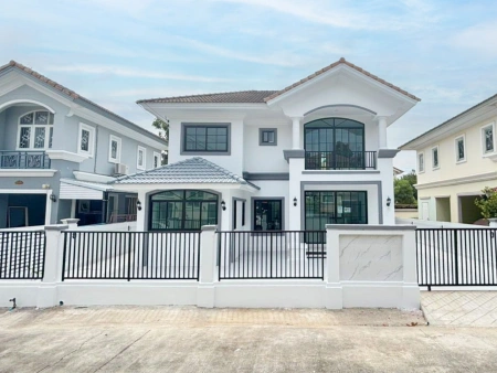 คุ้มที่สุดในโซน บ้านเดี่ยวภัสสร 3 รีโนเวทใหม่ 4 ห้องนอน พื้นที่เยอะ 52 ตร.ว. เพียง 3.89 ล้าน ได้พื้นที่ใช้สอยจุใจ 200 ตร.ม. ฟังก์ชันครบ 3 น้ำ 2 จอด สำหรับครอบครัวใหญ่ ดีลเด็ดทำเลทอง